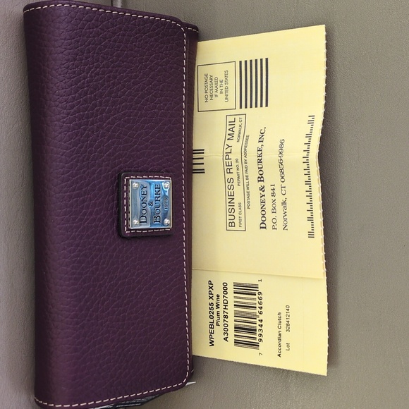 Dooney & Bourke Pebble Grain Accordion Clutch/Wallet - Picture 8 of 9